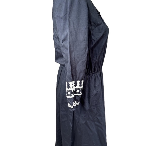 Old Navy Gray and Blue Sundress with Cuffed Sleeves and Scoop Neck - Picture 2 of 6